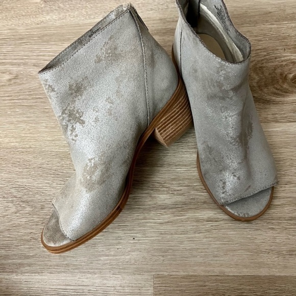 Sole Society So Tabbie Gray Ankle Boot with Open Toes and Back Zip - Picture 3 of 13